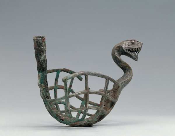 天臣配资 从张信哲藏旗袍到印象派大展：上博发布2025展览计划