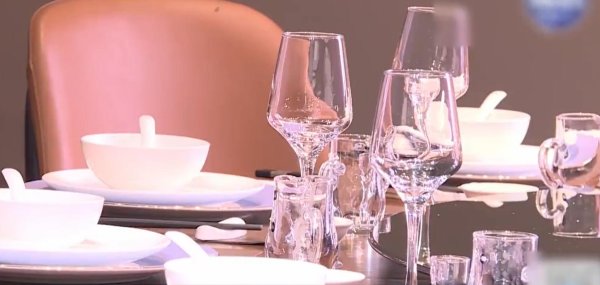 日升策略 酒店经理把自己支付宝账户改成酒店，江苏一顾客订8万婚宴被私吞4.5万，律师分析