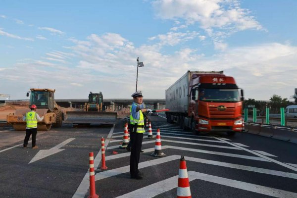 云配资 湖北公安：车辆通行和工程建设两不误——警企携手打造京港澳高速改扩建湖北样板